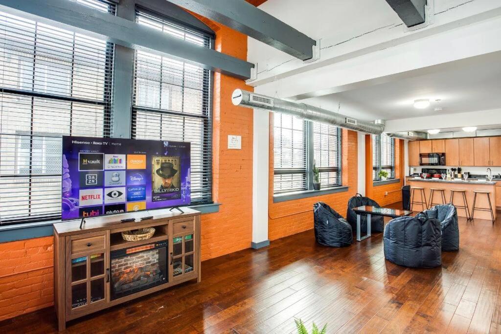 Centric Modern Loft W/ King Beds & Smart Gametable Villa Rochester Exteriör bild