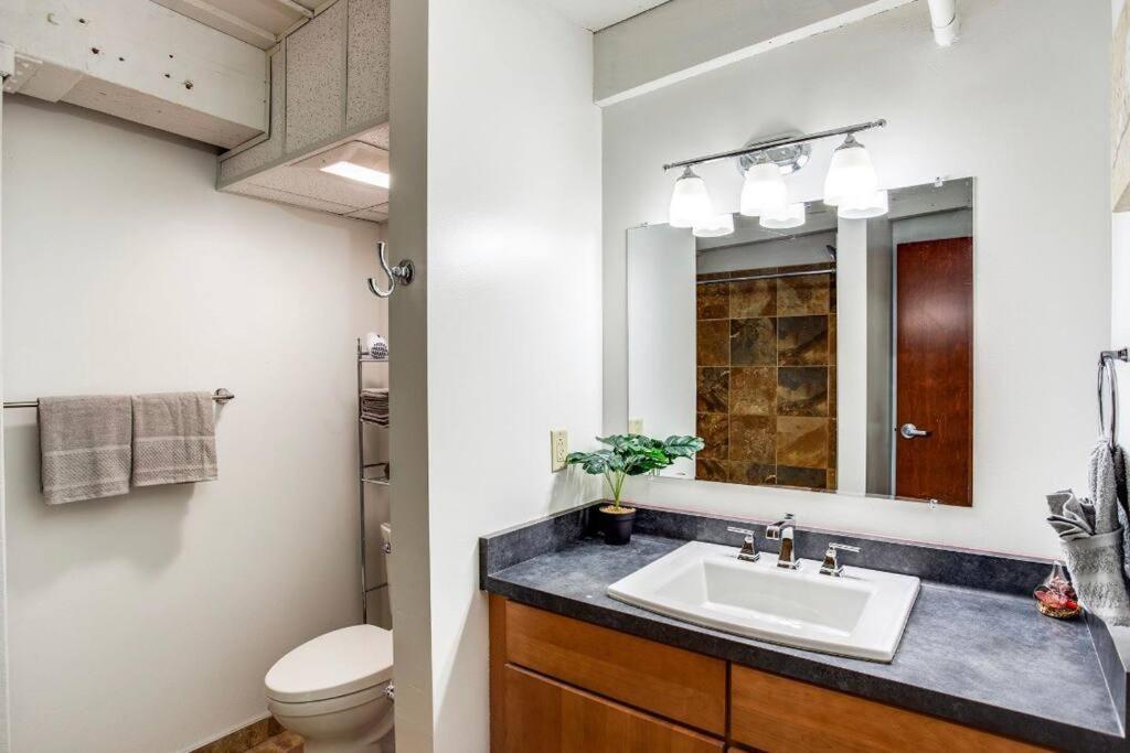 Centric Modern Loft W/ King Beds & Smart Gametable Villa Rochester Exteriör bild