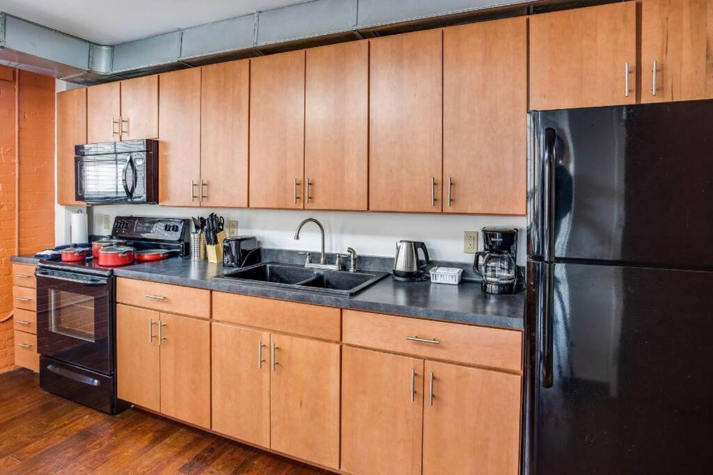 Centric Modern Loft W/ King Beds & Smart Gametable Villa Rochester Exteriör bild
