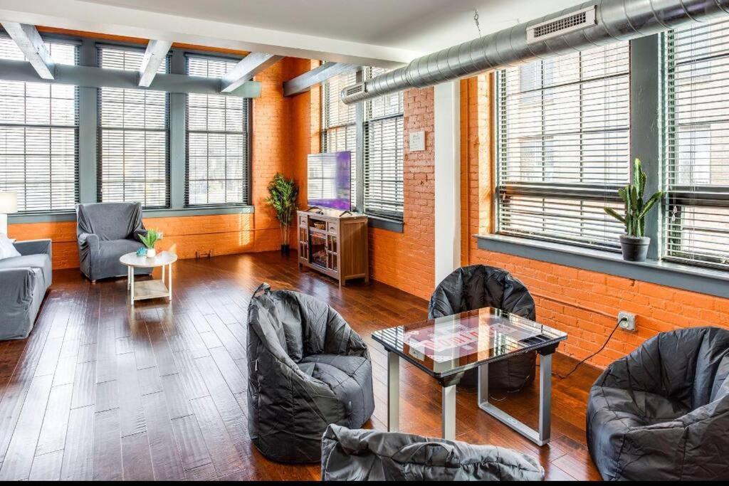 Centric Modern Loft W/ King Beds & Smart Gametable Villa Rochester Exteriör bild