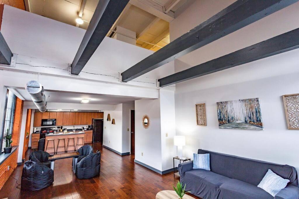 Centric Modern Loft W/ King Beds & Smart Gametable Villa Rochester Exteriör bild