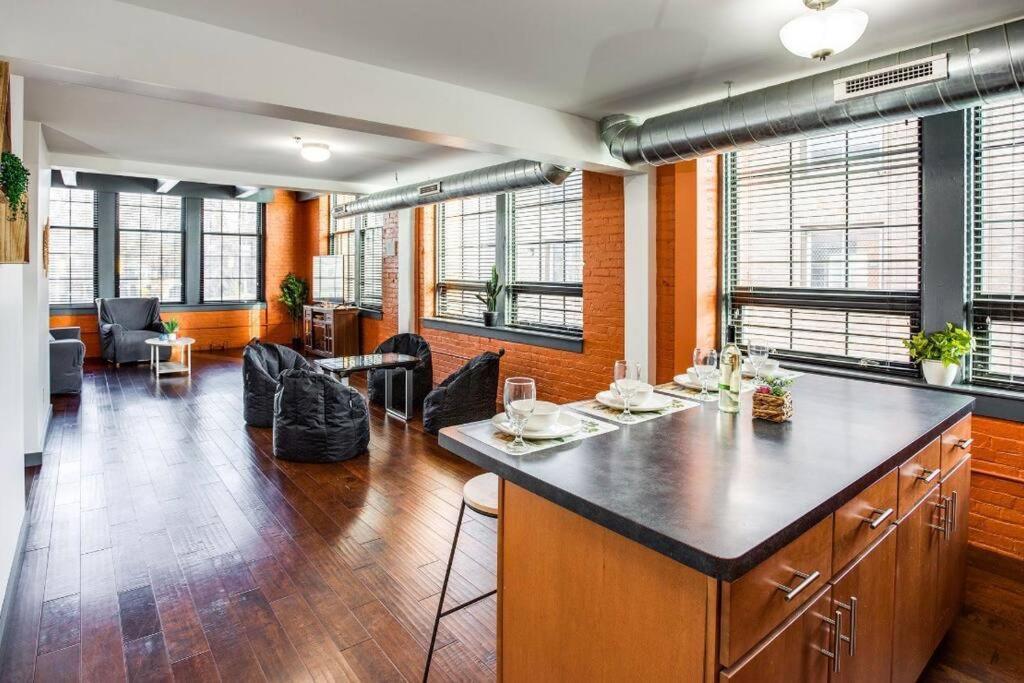 Centric Modern Loft W/ King Beds & Smart Gametable Villa Rochester Exteriör bild
